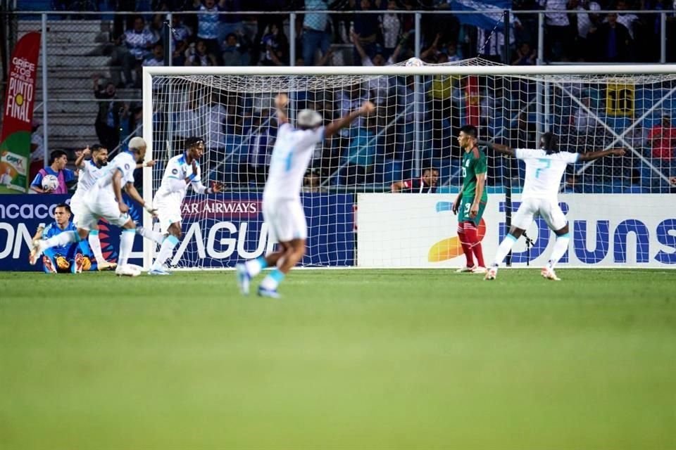 Honduras fue efectivo en sus dos llegadas de gol y tomó una buena ventaja ante México en los Cuartos de Final de la Nations League.