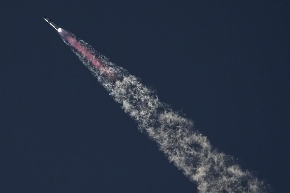 SpaceX se vio obligado a detonar su cohete gigante tras fallas.