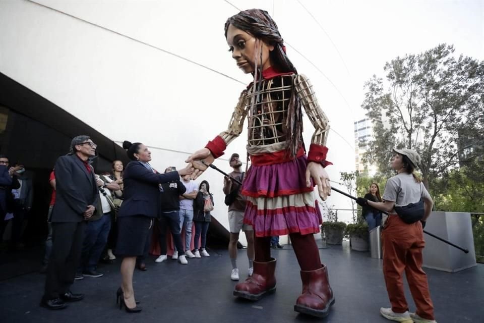 En días anteriores la marioneta fue recibida en el Senado Mexicano