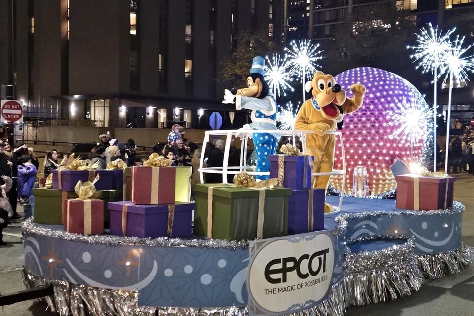 El desfile fue encabezado por personajes de Walt Disney World.