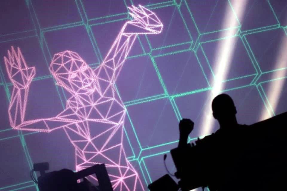 Pone The Chemical Brothers a bailar a asistentes del C. Capital.