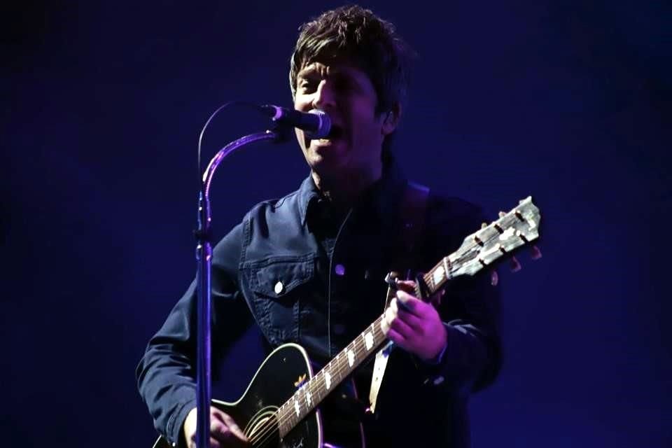 Noel interpretó temas Oasis, como  'The Masterplan' y 'Little by Little'.