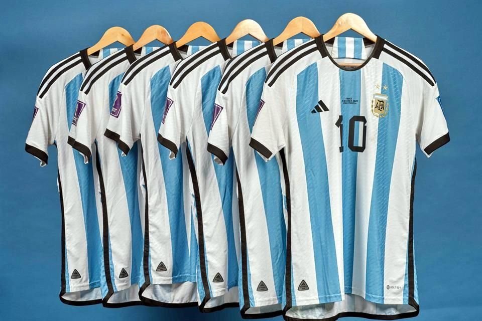 Las camisetas que utilizó Lionel Messi en el Mundial de Qatar serán subastadas para donar lo recaudado a hospitales infantiles.