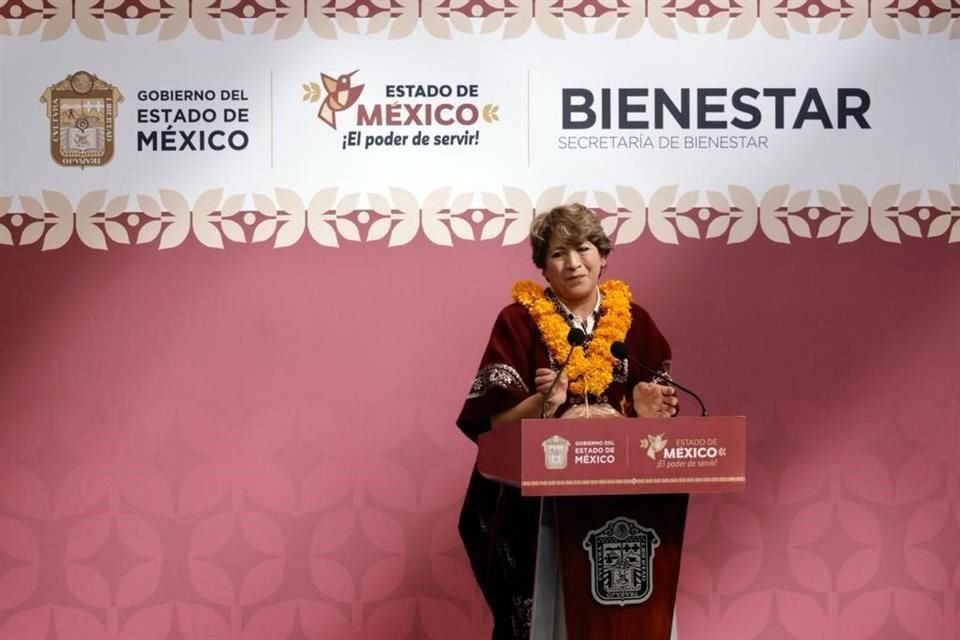 La Gobernadora Delfina Gómez en la presentación del programa.