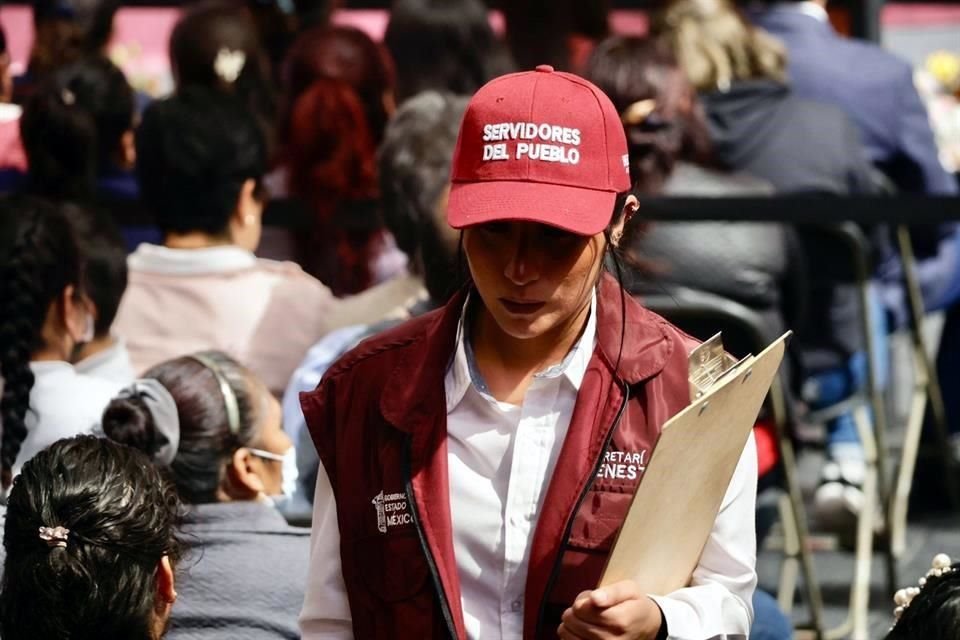 Durante el evento se informó que el programa será operado por mil servidores del pueblo.