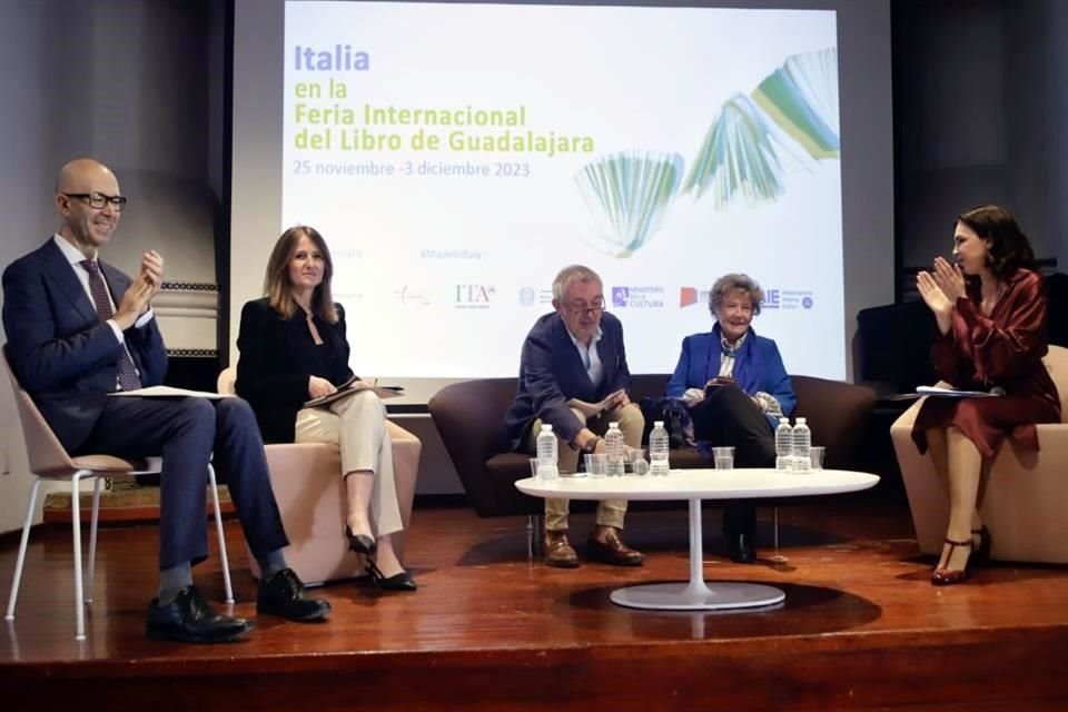 La escritora participó este lunes en una conferencia de prensa donde Italia anunció el programa que llevará al encuentro tapatío.