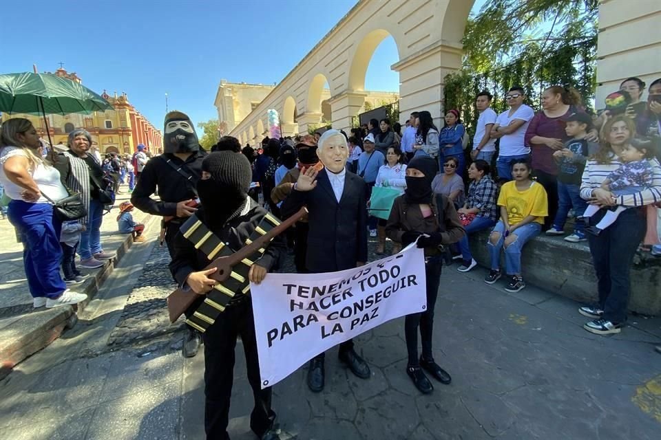 El desfile se realizó con motivo de los 113 años de la Revolución Mexicana.