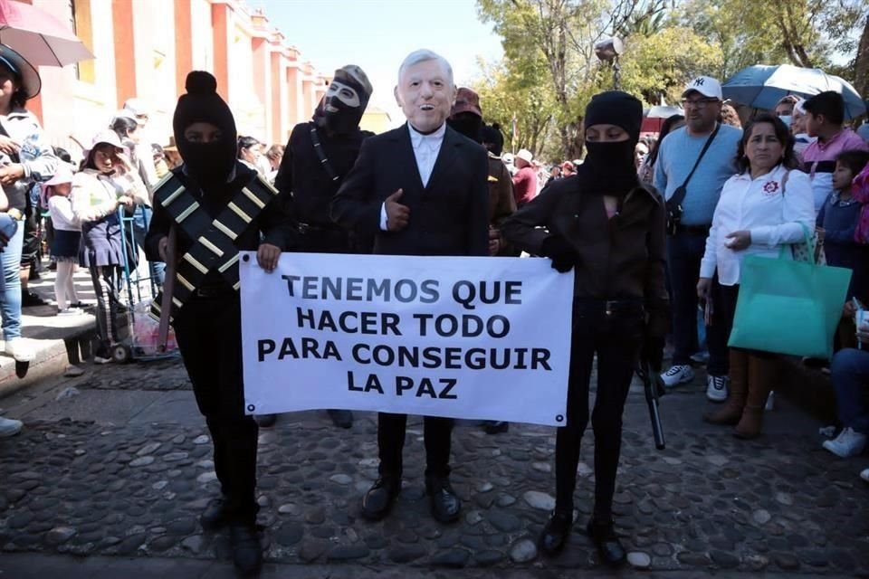 El grupo formó parte del contingente que marchó en la ciudad chiapaneca.