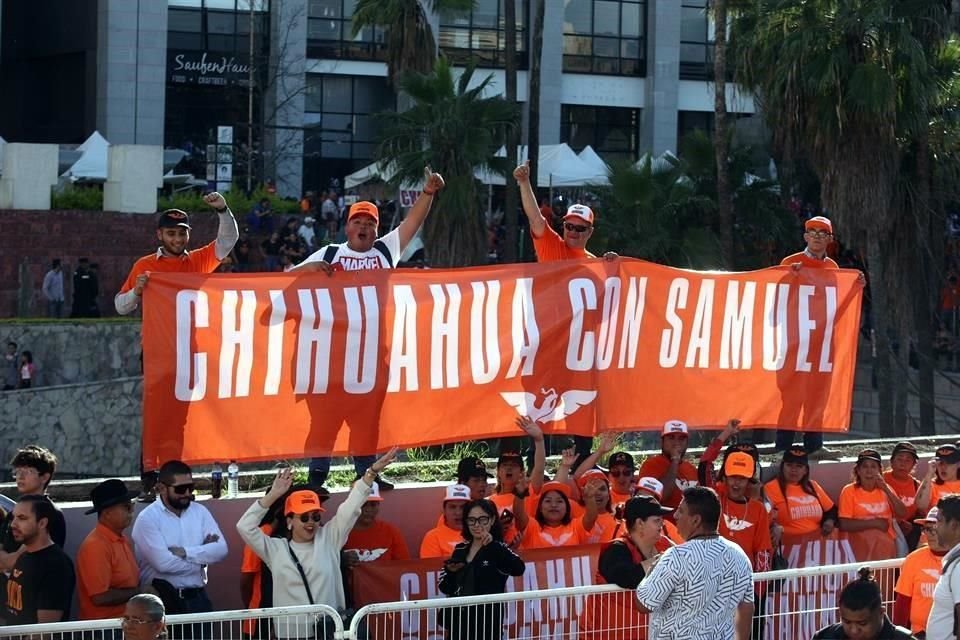 Pancartas con apoyo desde Chihuahua se hicieron notar en la Explanada.