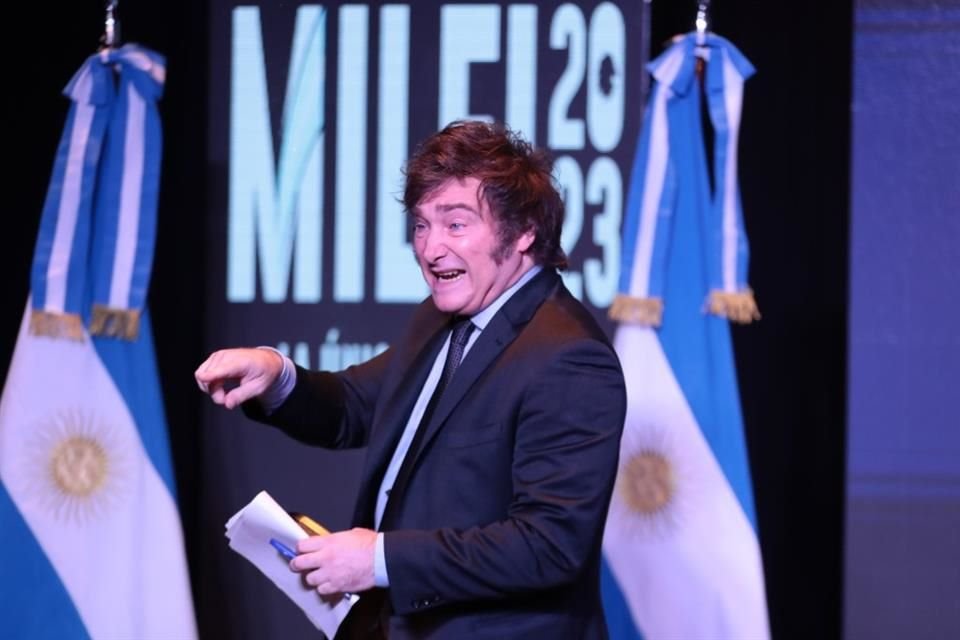 El Presidente electo de Argentina, Javier Milei en el búnker de campaña, en la ciudad de Buenos Aires, el 19 de noviembre.