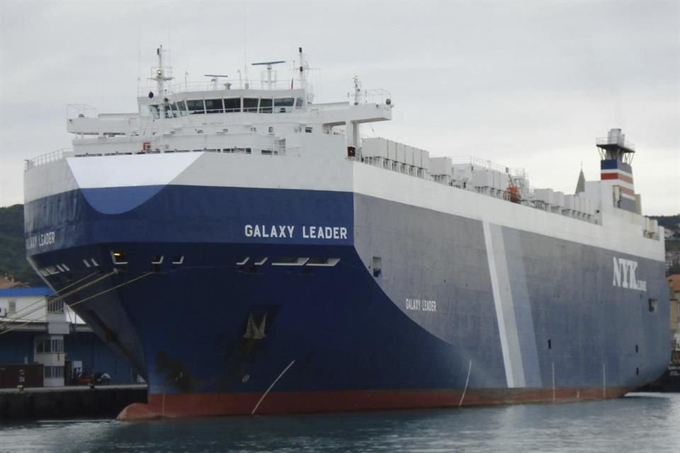 La SRE informó que hay dos mexicanos en la tripulación de un barco de carga secuestrado en aguas del Mar Rojo.