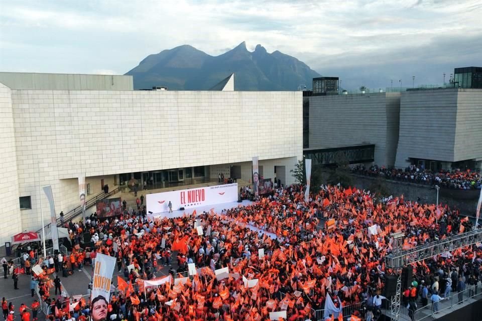 La Plaza de los Tres Museos fue la sede para el inicio de la precampaña de Samuel García a la Presidencia de la República por Movimiento Ciudadano.