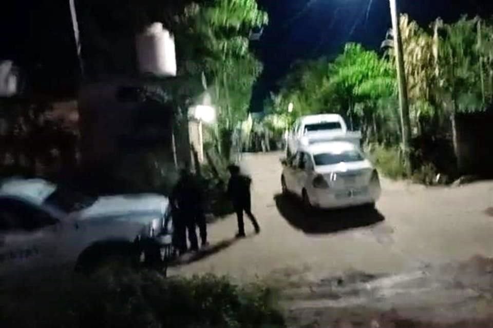 Los hombres armados emboscaron a los agentes municipales.