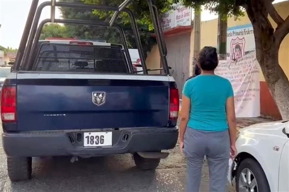 Dos narcomantas fueron colgadas afueras de escuelas primarias en Cuernavaca, Morelos.