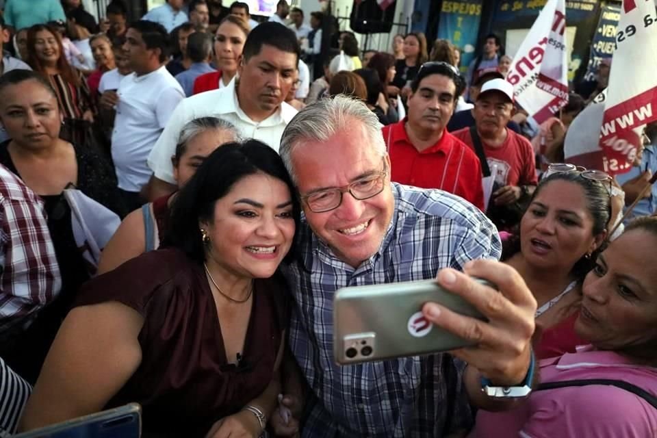 La sobrina del Presidente AMLO, Úrsula Patricia Salazar Mojica (izq.), anunció el registro como aspirante a la candidatura por la Alcaldía de Tampico.