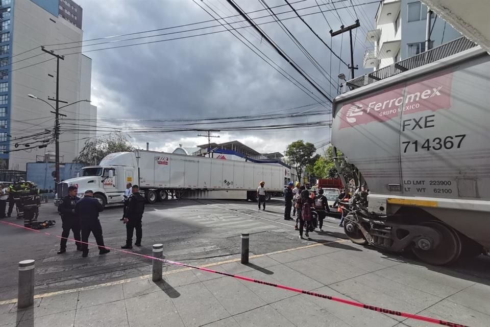 El accidente re registró en el cruce de Ferrocarril de Cintura y Lago Mask, en la Colonia Granada, Alcaldía Miguel Hidalgo.  