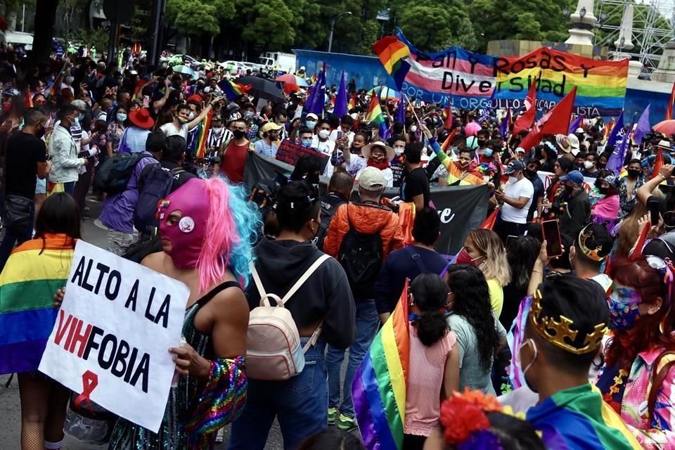 Alrededor de 30 mil personas se dieron cita este día del Pride para marchar por el Orgullo LGBT del Ángel al Zócalo, informó el Gobierno de Ciudad de México.