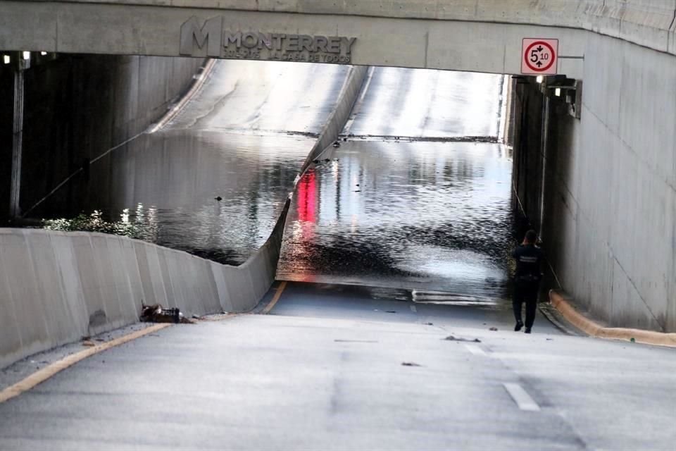 En Monterrey se reportó el cierre preventivo de tres pasos viales en el sur de la Ciudad.