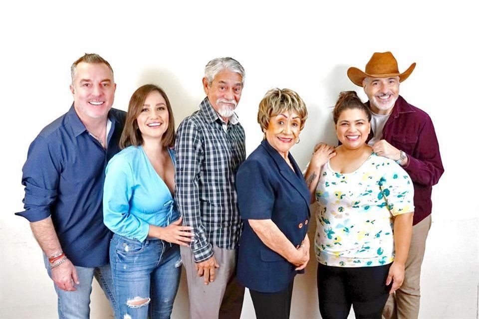 Nena Delgado junto a un gran elenco abre hoy temporada con 'Se Traspasa Suegra', en el teatro que lleva su nombre.