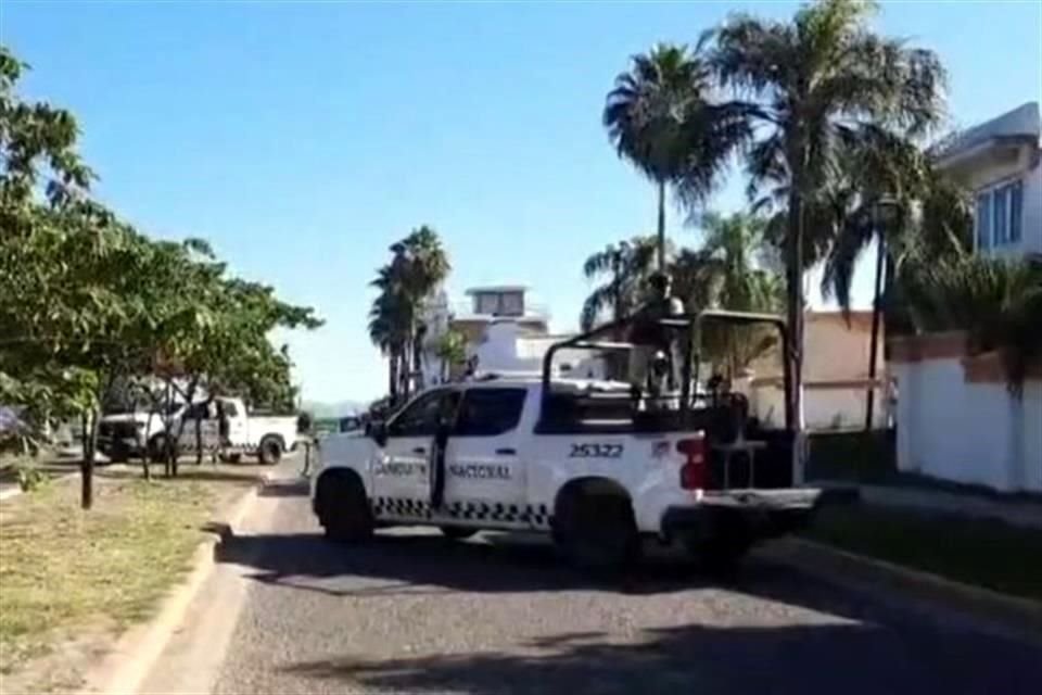 Fuerzas Armadas realizan operativo en complejo residencial 'Montecarlo' en Culiacán, Sinaloa.
