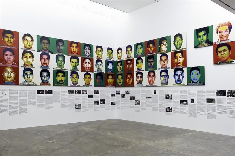 El activista y artista chino Ai Weiwei presentó una serie de retratos hechos con lego, entre ellos a uno de los desaparecidos de Ayotzinapa.