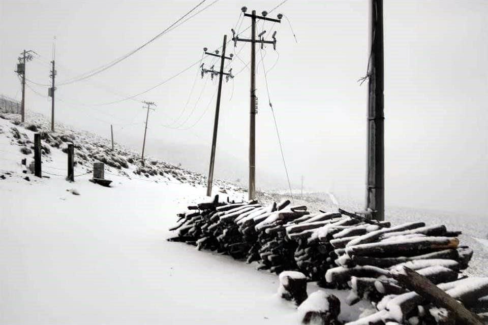 En las faldas del nevado se registró caída de agua nieve.