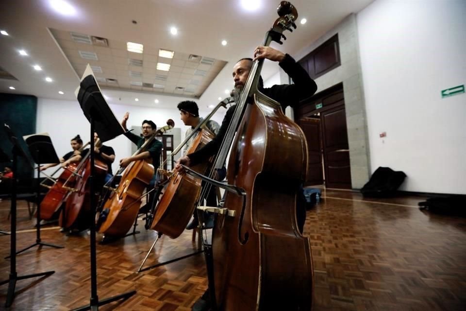 De la orquesta acapulqueña habrá 53 músicos que lograron venir a la Ciudad; otros 30 atrilistas se sumarán de orquestas como la Sinfónica Nacional, la OFUNAM y la Filarmónica de la Ciudad de México.