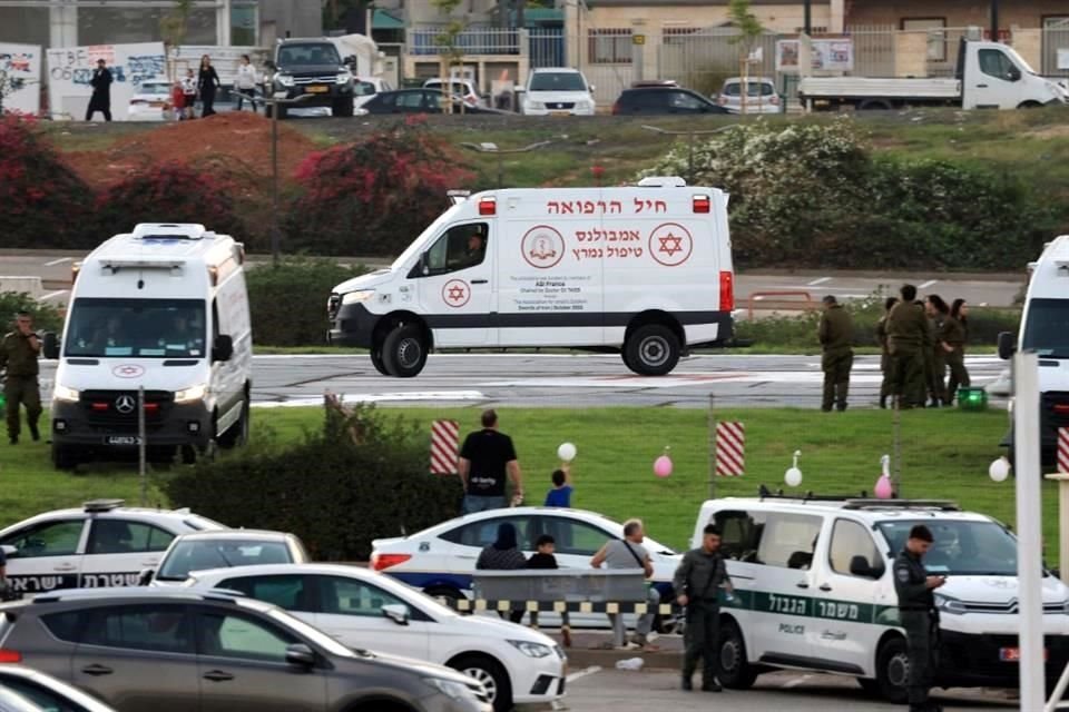 Autoridades de Israel y la Cruz roja recibirán a rehenes liberados por Hamas.