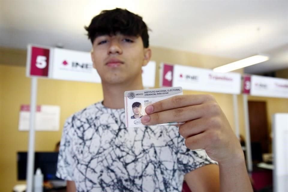 El INE amplió la vigencia de credenciales de elector para que más personas acudan a las urnas el 2 de junio de 2024.