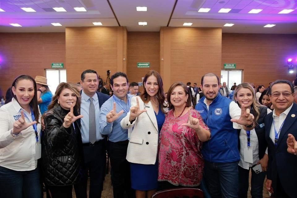 Marko Cortés se reunió con diputados locales del PAN en Guanajuato.