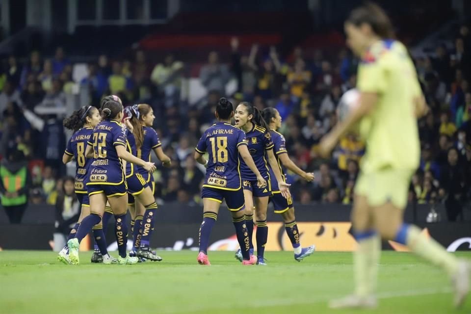 Tigres Femenil está muy cerca de obtener su sexto campeonato, luego de vencer 3-0 al América en el Estadio Azteca, en la ida de la Final.