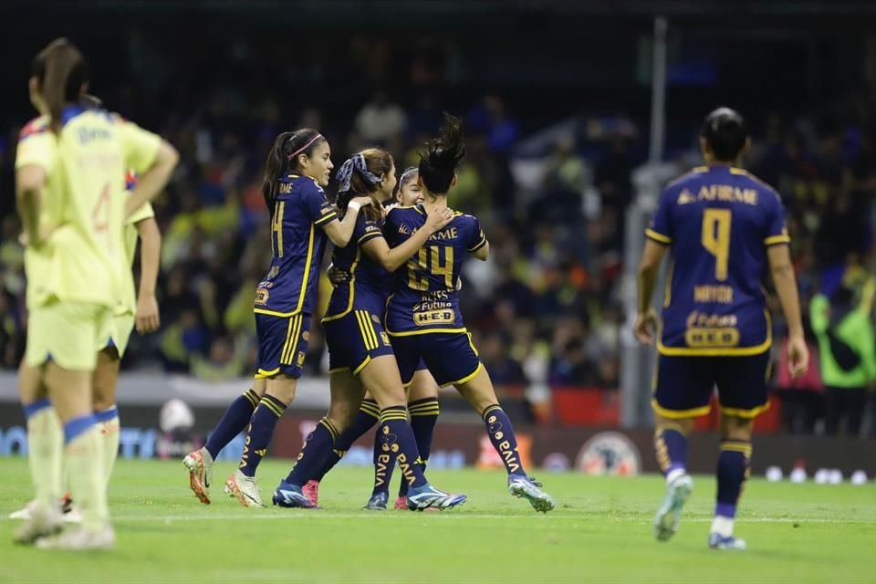 Tigres Femenil está muy cerca de obtener su sexto campeonato, luego de vencer 3-0 al América en el Estadio Azteca, en la ida de la Final.