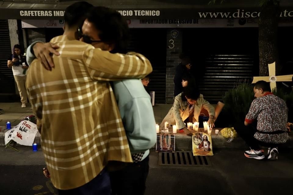 Ayer, familiares y amigos de la joven se concentraron en el lugar del siniestro.