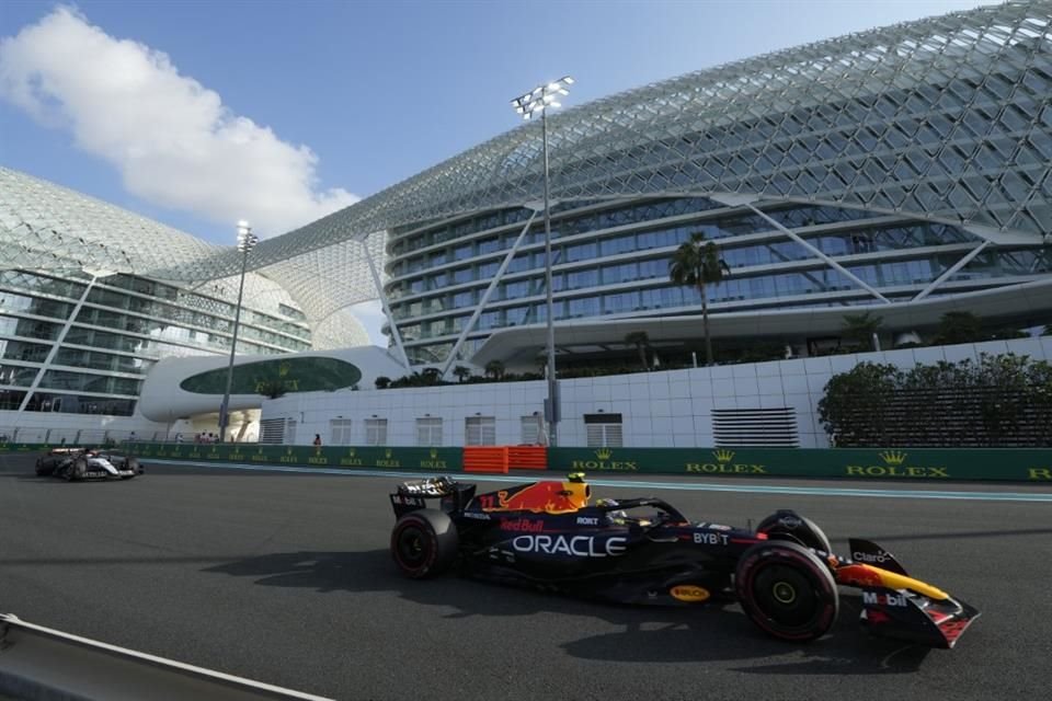 Checo Pérez terminó en la posición 11 en la P3.