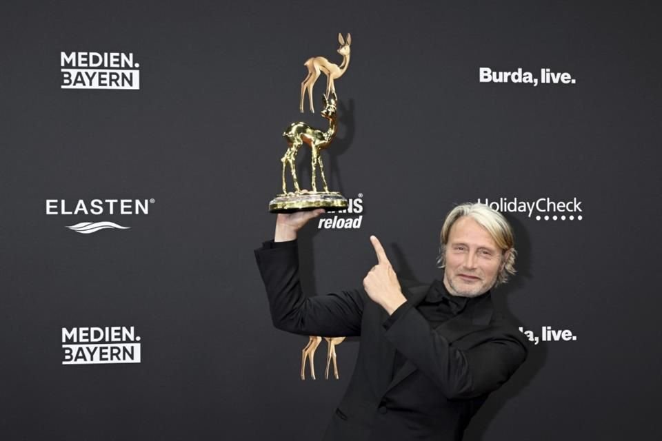 El actor danés Mads Mikkelsen recibió una Estrella de Oro a la trayectoria en la apertura del Festival de Cine de Marrakech.