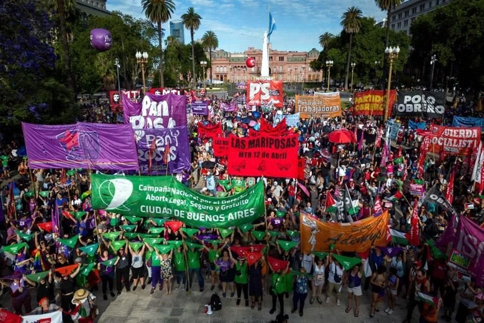 El centro de Buenos Aires fue escenario este sábado de una marcha masiva que unió el Congreso, que en 2017.