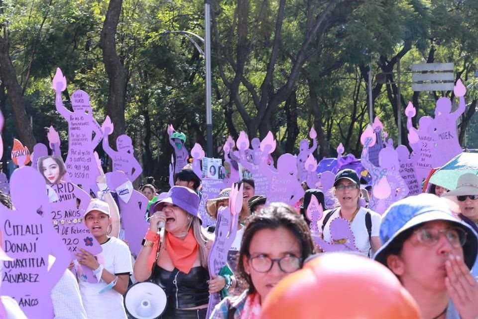Las movilizaciones que se llevaron a cabo en conmemoración del Día Internacional de la Eliminación de la Violencia contra la Mujer, reunieron a un total de mil 500 personas.