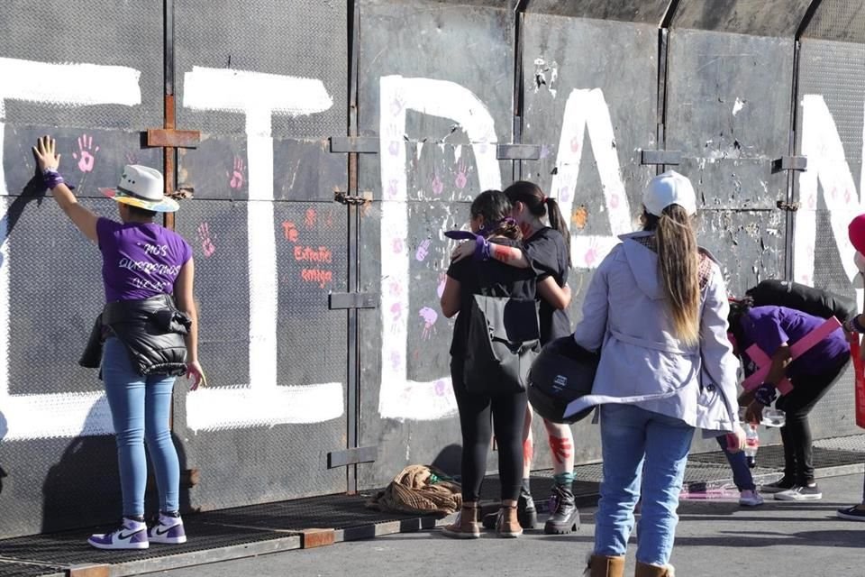 Hacia las 17:00 horas, el último contingente de manifestantes arribó a Zócalo.
