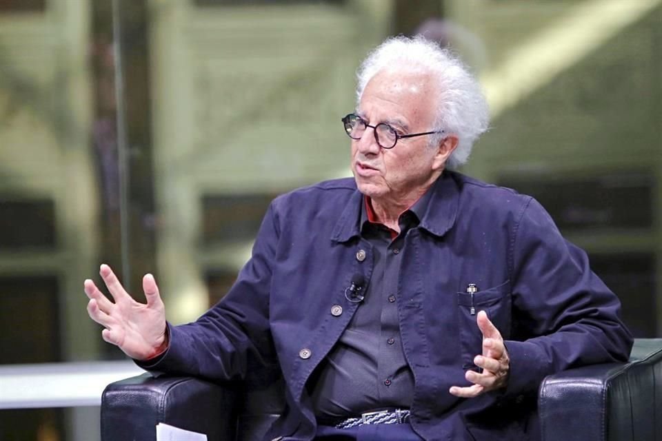 'Quien trama una venganza o ejecuta una venganza, al mismo tiempo está cavando dos tumbas, la de la persona que lo lastimó y tal vez también la de él', dijo el autor.
