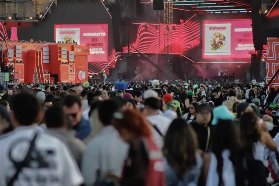 El primer día de la sexta edición del Flow Fest fue marcado por el gran ambiente que se vive y los icónicos outfits de los asistentes.