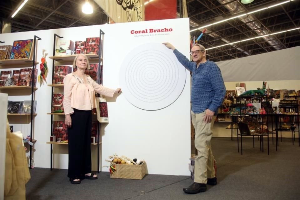 En el stand rinden homenaje a la poeta mexicana Coral Bracho, Premio FIL de Literatura en Lenguas Romances 2023.