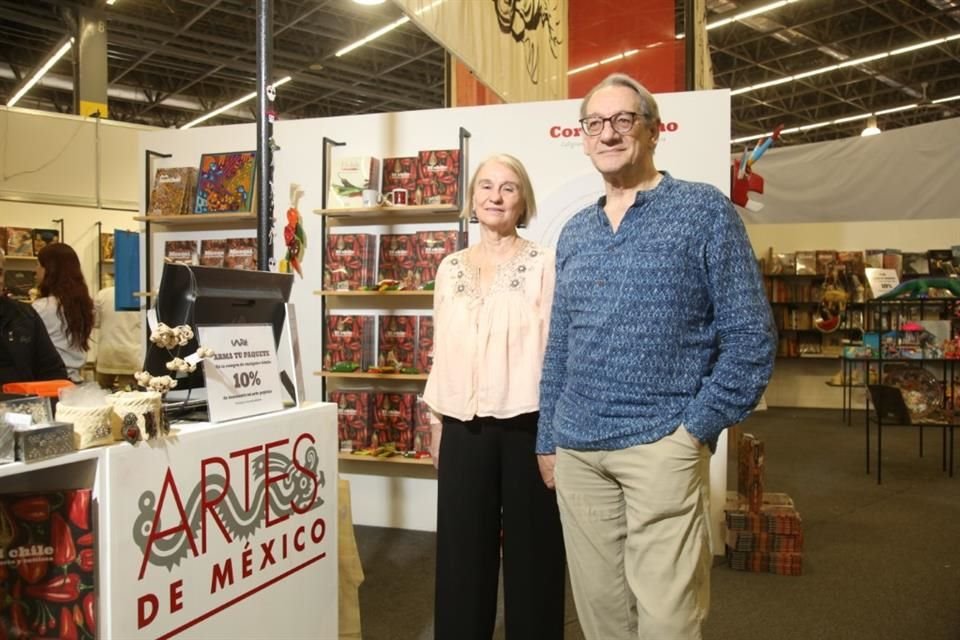 Los directores del proyecto editorial de Artes de México, Margarita de Orellana y Alberto Ruy Sánchez, quienes hoy serán reconocidos con el Homenaje al Mérito Editorial.