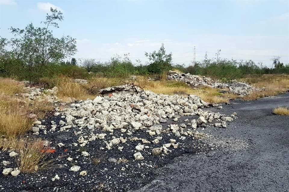 En el área se ha detectado el abandono de cascajo, además de la construcción de canchas, que es un primer paso para el cambio de uso de suelo de la zona.