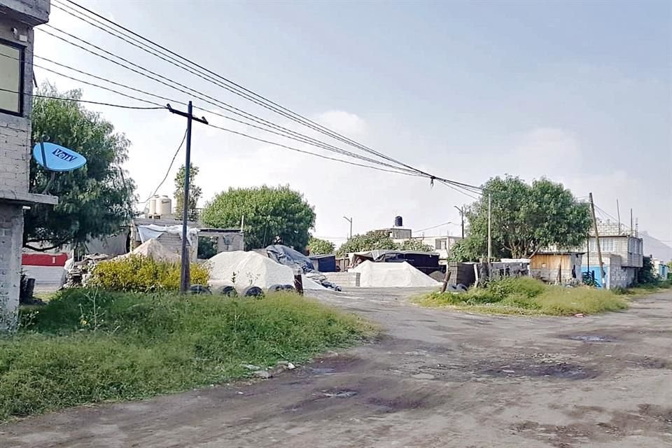 Pese a operativos para demoler viviendas en zona que es Patrimonio, el asentamiento irregular de Tempiluli, en Tláhuac, sigue creciendo.