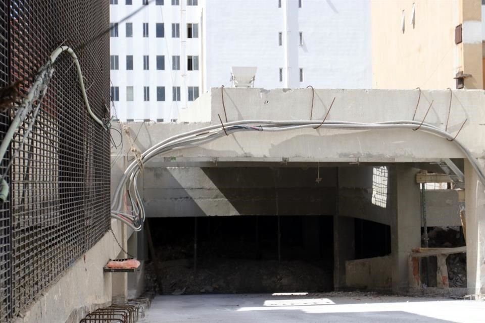 Damnificados opinan que el edificio todavía está en obra negra y temen que autoridades pretendan entregarlos así.