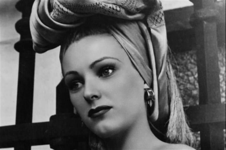 Dombasle desató polémica en la década de los 90 con su interpretación de la icónica Miroslava Stern en la cinta 'Miroslava', de Alejandro Pelayo.