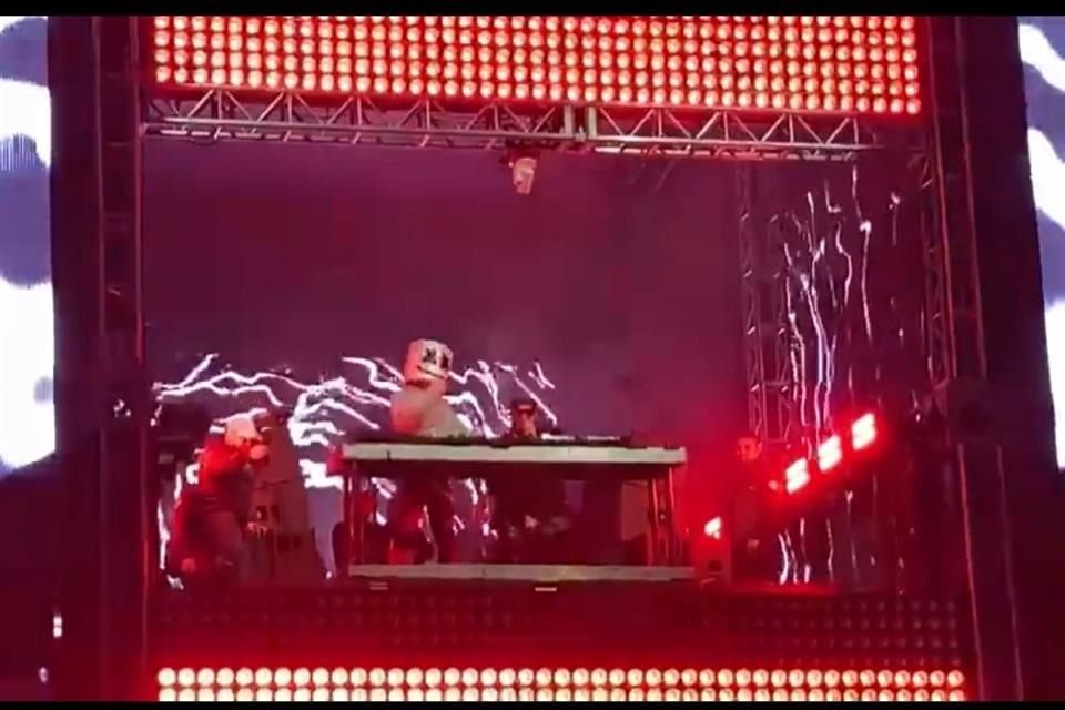 El DJ Marshmello y Fuerza Regida sorprendieron al Flow Fest al ser los artistas sorpresa.