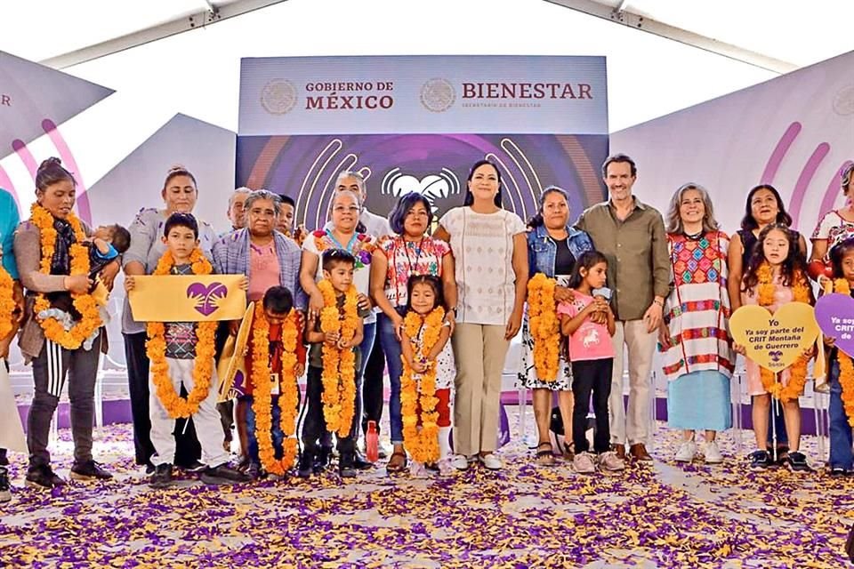 El nuevo centro fue inaugurado por Ariadna Montiel, Secretaria de Bienestar, junto con Fernando Landeros, presidente del Teletón.