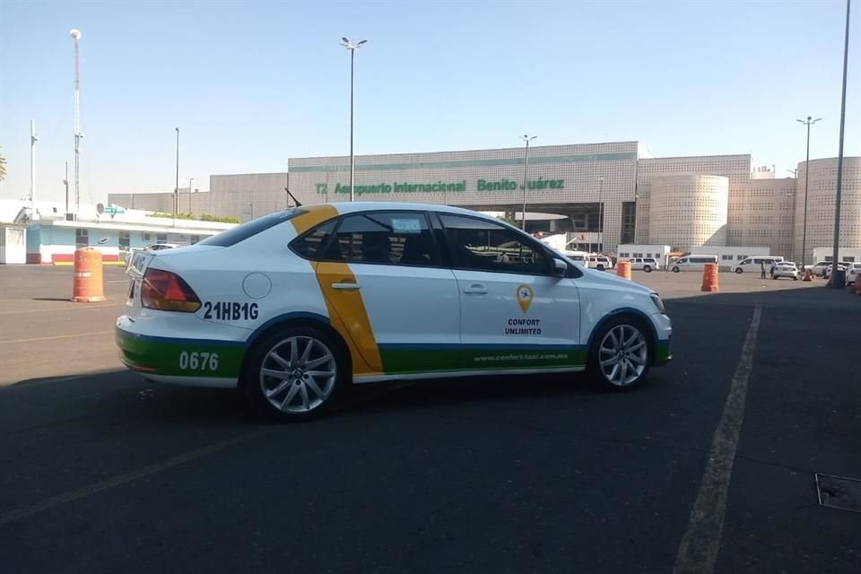 Permisionarios de taxis del AICM amagaron con manifestaciones.