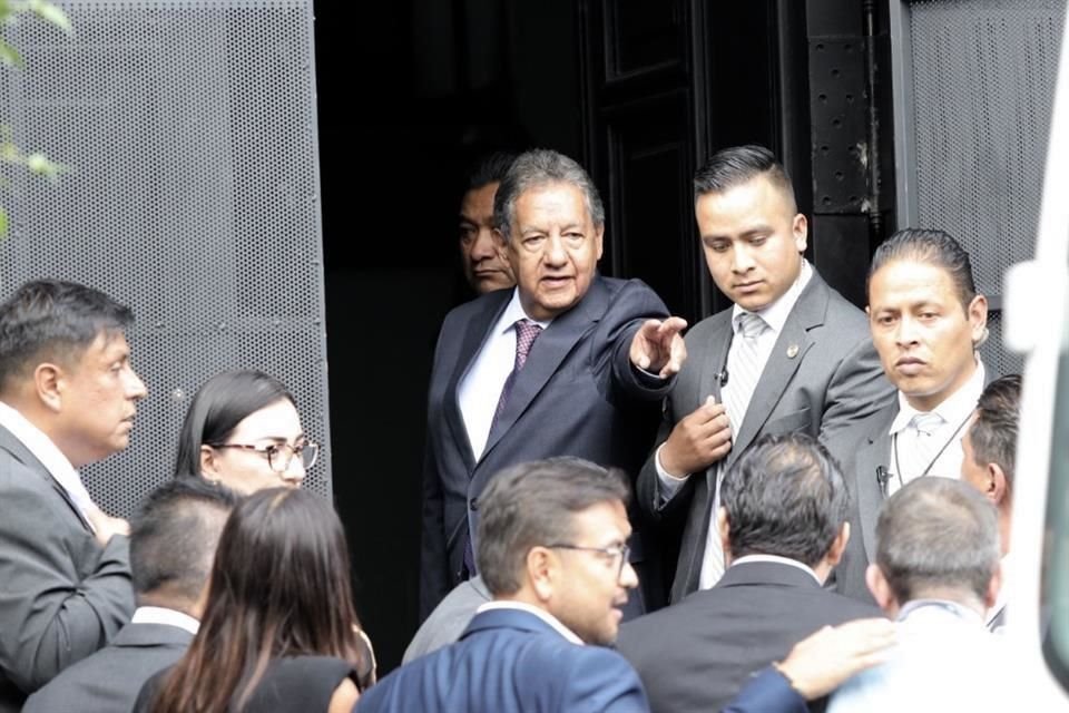 El senador Higinio Martínez, durante la toma de posesión de Delfina Gómez, como Gobernadora del Estado de México.